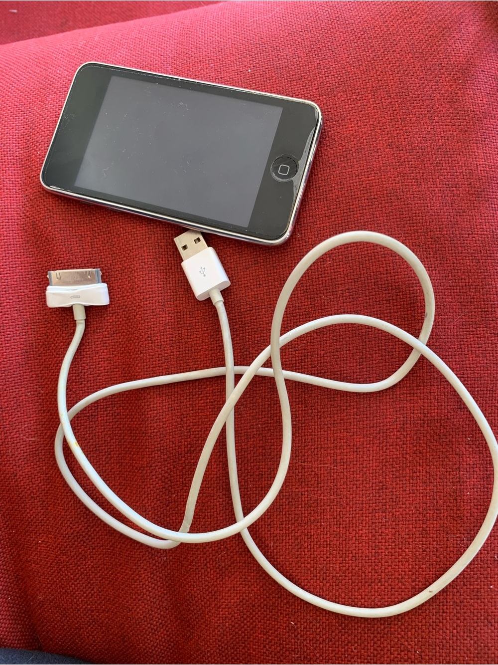 Apple iPod 2nd generation. 8GB CORD INCLUDED